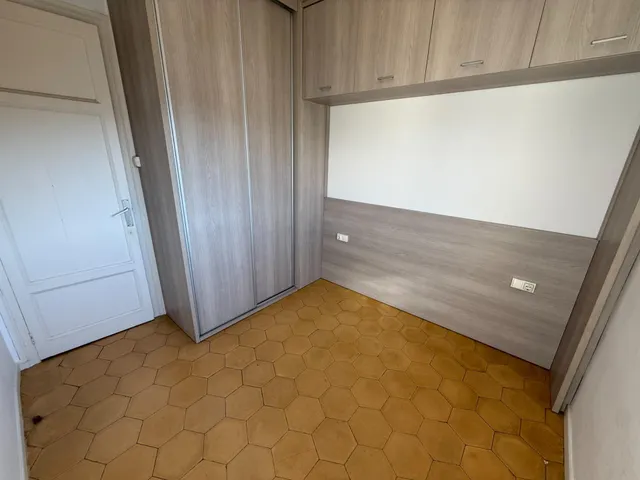 Último piso de una habitación con Ascensor — 13