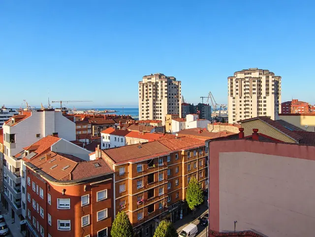 Piso luminoso con vistas al mar en La Calzada, Gijón | 3 habitaciones — 21