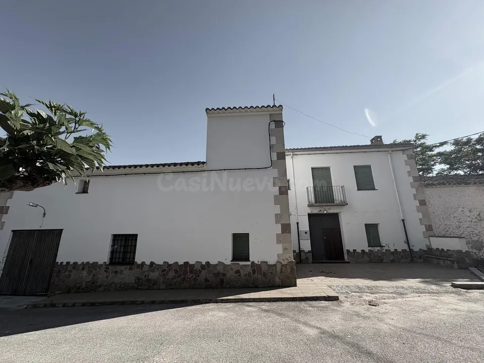 CASA DE 480M2 EN SAN BENITO