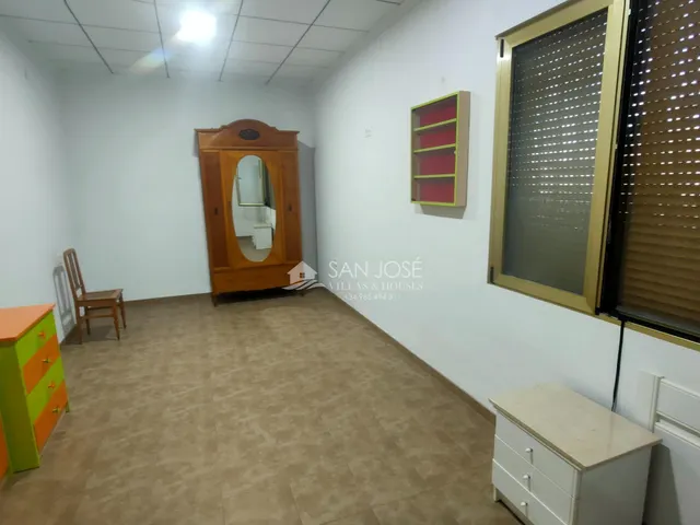 SE VENDE CHALET CON PISCINA EN MUY BUEN ESTADO EN ASPE ZONA DE UCHEL — 9