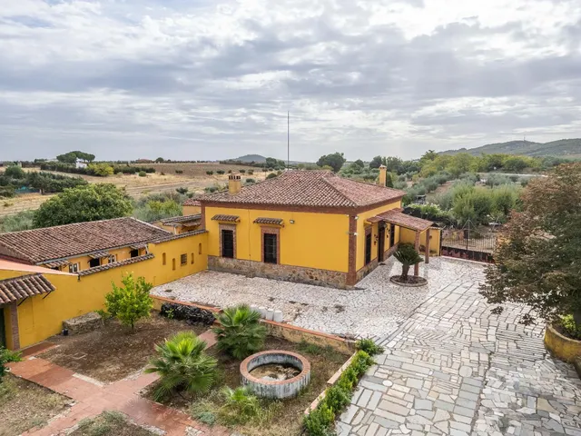 ESPECTACULAR FINCA DE 2,2 HECTÁREAS: PRIVACIDAD, NATURALEZA Y UBICACIÓN ESTRATÉGICA EN LOS SANTOS DE MAIMONA (BADAJOZ) — 7