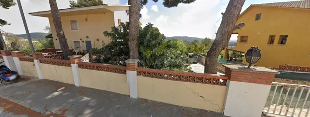 Vivienda con jardín y garaje en zona de urbanizaciones de El