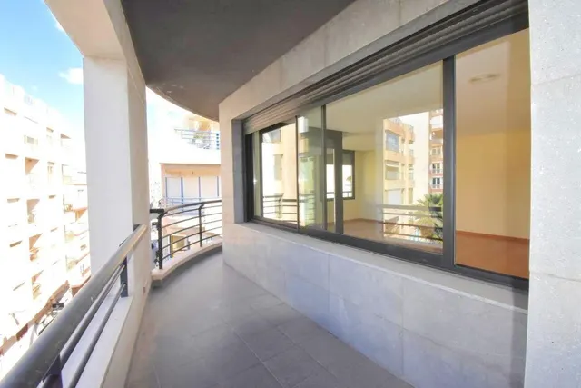 Amplio piso SE VENDE en Torrevieja – 3 habitaciones, terraza y garaje incluido — 9