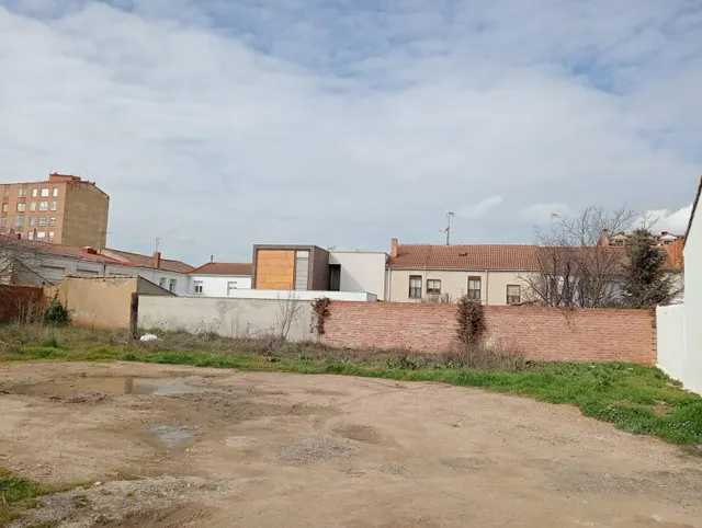 Solar urbanizable de 488m2 en el centro del pueblo — 11