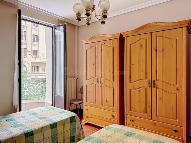 Casi 100 m2 y cuatro habitaciones en los primeros números de Zabaleta. Casi nada. — 24