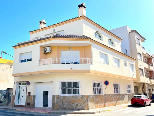 Exclusiva Casa en Rojales con Ático Independiente, Gran Terr