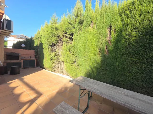 CHALET EN URBANIZACIÓN PRIVADA CON PISCINA - foto 4