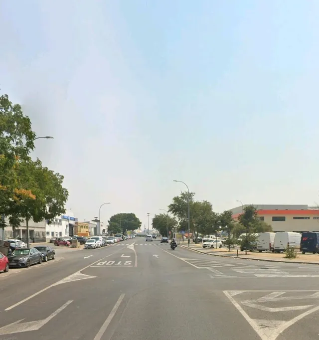 Nave industrial 357m² en venta - La Salle-Avd Manuel del Val - foto 2
