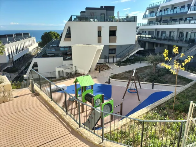Vivienda AMUEBLADA ,,con gran terraza de 40 metros — 40