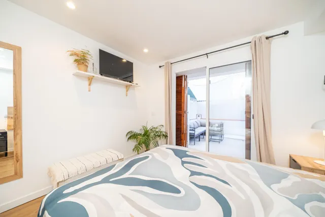 ¡A solo 50 metros del mar! Planta baja reformada con dos terrazas privadas en Can Pastilla — 10