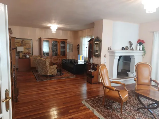 CASA EN VENTA DE 6 DORMITORIOS, 4 BAÑOS, JARDÍN Y GARAJE EN 
