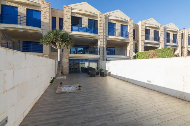 🏡 VIVIENDA FRENTE AL MAR DE MÁS DE 140 M2 CON SÓTANO, PLANTA
