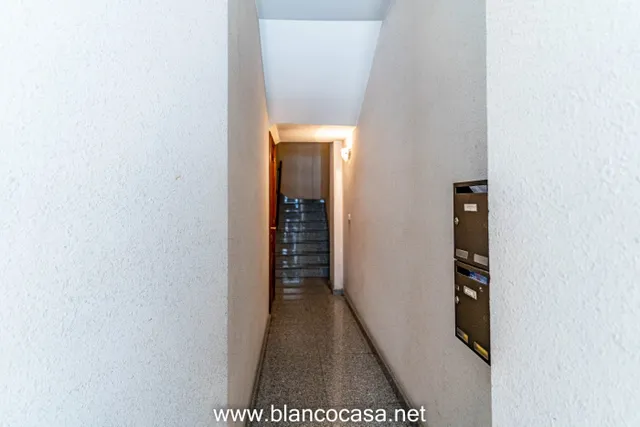 Entreplanta en venta ó alquiler C/Barcelona (Carballo) — 28
