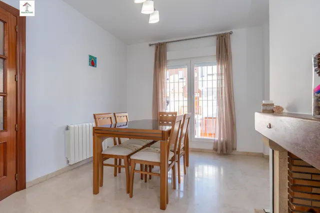 Espectacular chalet adosado en el Vial de Churriana de la Vega: eficiencia, confort y listo para entrar a vivir! — 13