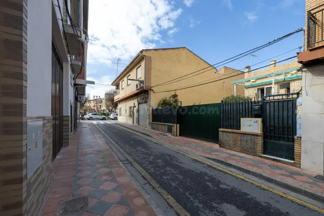 CASA EN PLENO CENTRO DE ARMILLA — 2