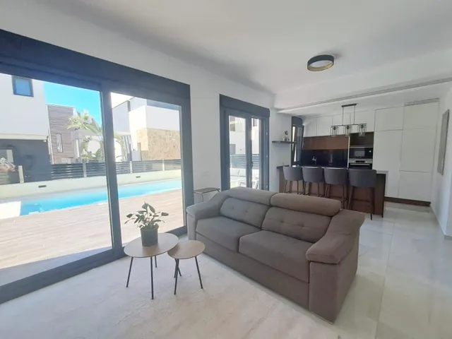 Villa con tres dormitorios en la zona de Lomas de Cabo Roig — 8