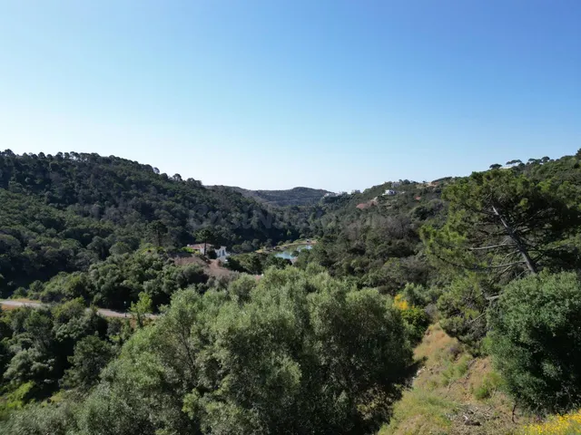 Terreno urbano de 2800 m2 en Benahavís, vistas espectaculares — 5