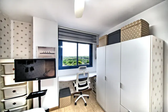 PISO CON VISTAS! TERRAZA INCREIBLE. 3 HB, PLAZA DE GARAJE y TRASTERO. — 24