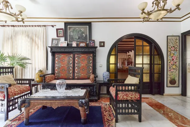 VENTA DE VILLA PAREADA EN EL CENTRO DE MARBELLA. 8 DORMITORIOS, JARDÍN CON PISCINA Y PARKING. — 13
