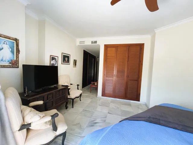 Villa en venta en Nueva Andalucía, Marbella, con vistas al mar y cerca de Puerto Banús — 31