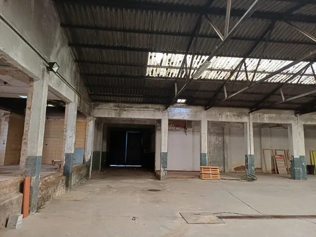 VENTA DE LOCAL DE 900 M2, JUNTO ESTACIÓN DE AUTOBUSES Y CAMPUS UNIVERSITARIO. — 5