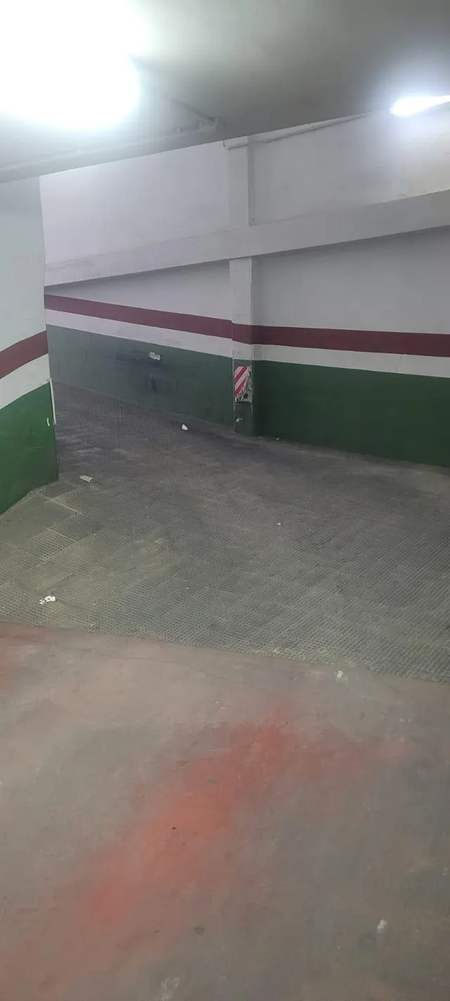 Plaza de garaje en pleno centro de la ciudad — 5