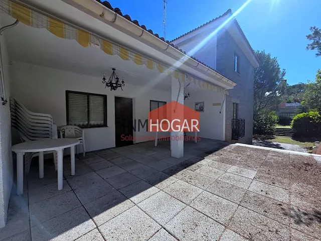 Exclusivo Chalet en Hervencias, Ávila - Un Oasis de Espacio y Tranquilidad — 6