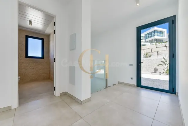 Moderna villa independiente con piscina privada y garaje — 18