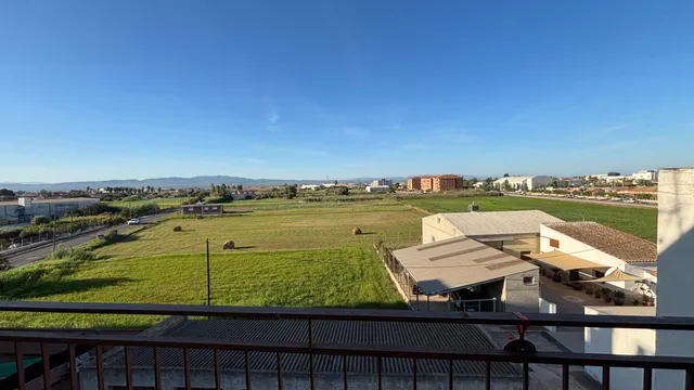 Piso de 4 habitaciones con garaje privado, dos balcones y vistas despejadas en el centro de Deltebre — 37