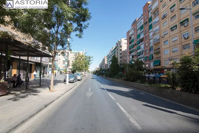 Plaza de garaje en camino de Ronda, junto Gimnasio Yo10 — 9
