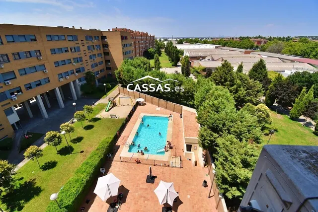 URBANIZACIÓN CORAZON DE ARDOZ - ÁTICO de 2 habitaciones con terraza 40m2. Garaje, trastero y piscina — 35