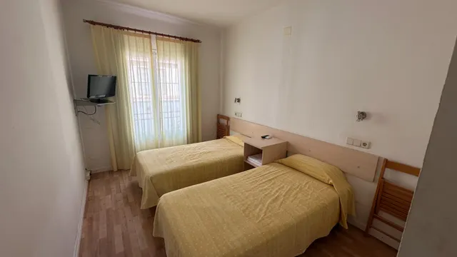 HOSTAL EN 1º LINEA DE MAR — 19