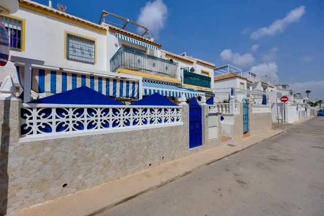 Bungalow planta baja con jardín y piscina junto c.comercial — 40