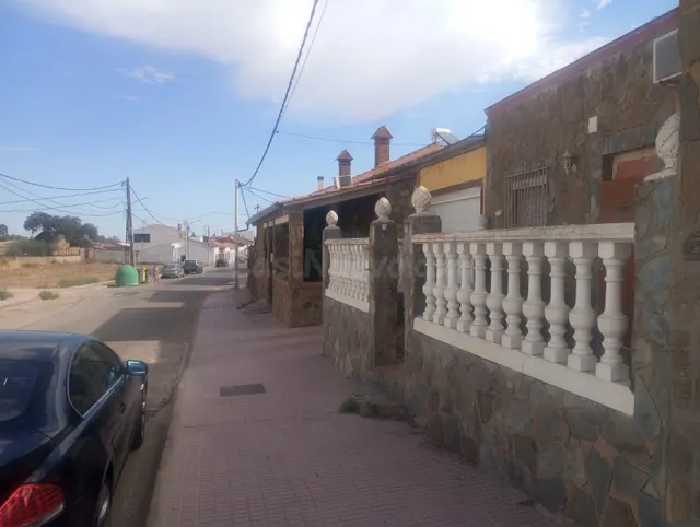 Venta de casa en Santa Marta (Badajoz) — 2