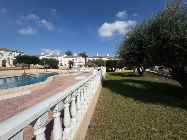 Bungalow planta baja en urb. mirador del mediterráneo con jardin esquina y piscina comunitaria — 27