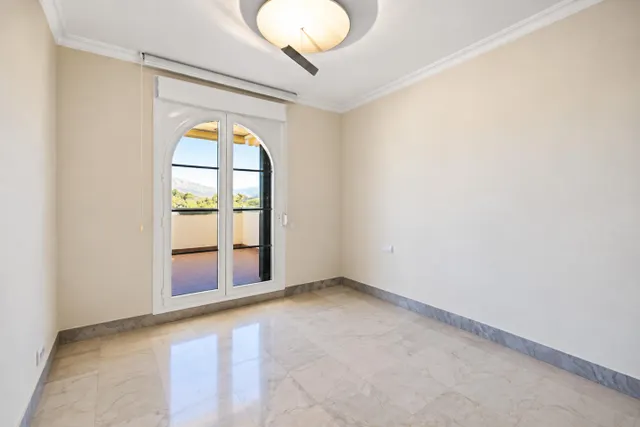 Apartamento en 4a Planta con vistas al mar y montaña en Señorío de Aloha — 19