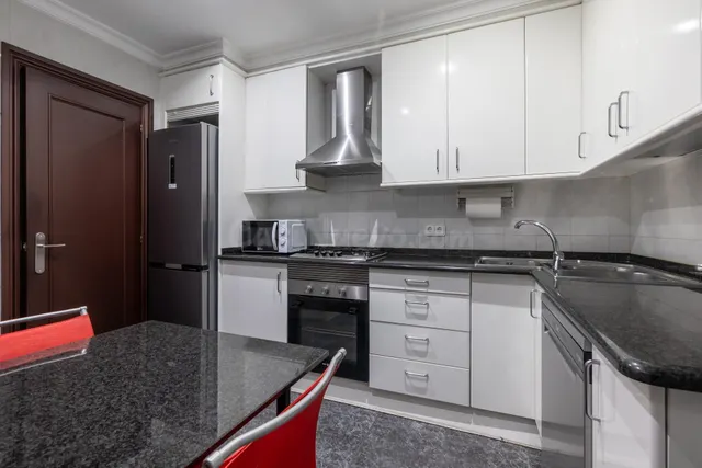 Vivienda luminosa con terraza exclusiva en Figueres - foto 5