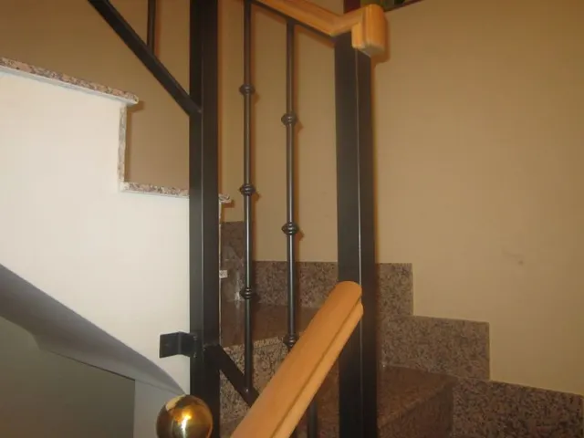 SE VENDE CHALET ADOSADO SEMINUEVO, 4 HAB., GARAJE DOBLE ,PATIO. PARA ENTRAR A VIVIR — 27