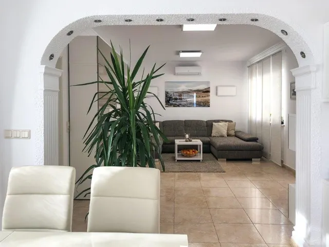 Villa reformada en zona baja de Torremuelle, Benalmádena — 12