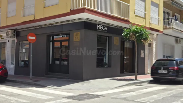 ¡INVERSIÓN! Fantástico local comercial en el centro de Guard - foto 2