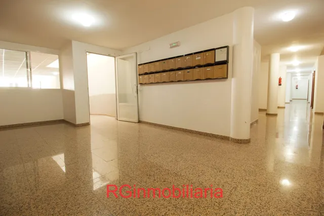 Apartamento 2 habitaciones, patio, trastero y zona aparcamiento. — 22