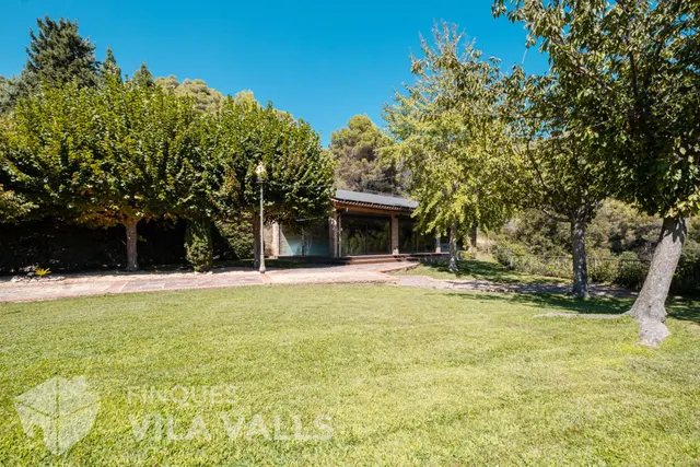 Villa de lujo con piscinas y finca de 6 ha en Sant Feliu de Codines — 12