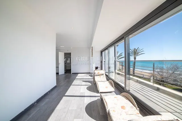 CASA EN PRIMERA LINEA DE MAR — 19