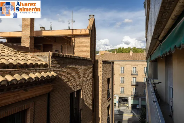 Piso y cochera en venta junto Acera de Darro. — 27