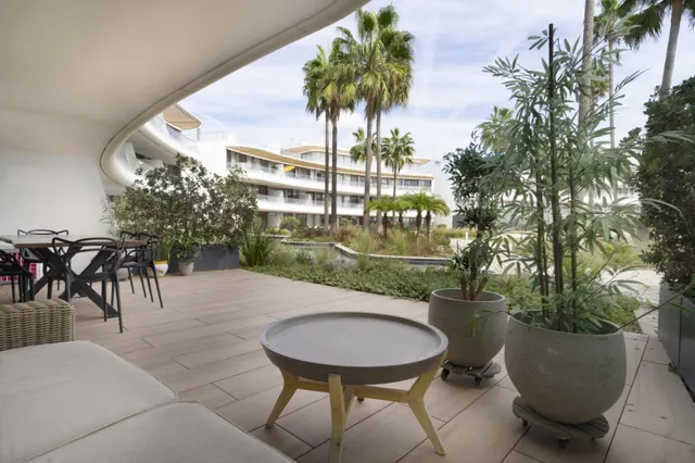 Apartamento de 2 dormitorios con vistas al mar en Estepona — 3