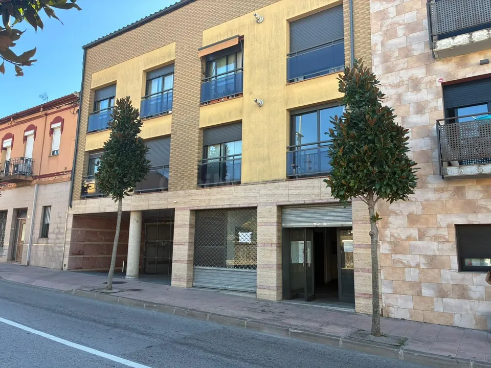 LOCAL COMERCIAL A PIE DE CALLE
