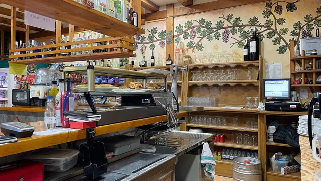 Venta de restaurante y fábrica de embutidos — 23