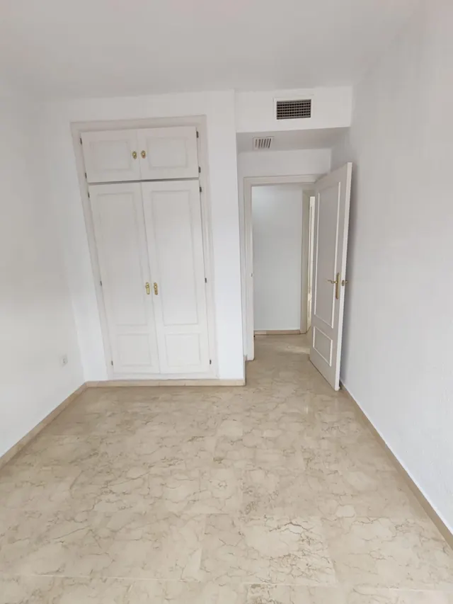 Piso sin amueblar y con garaje opcional — 8
