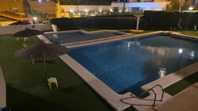 Vive frente al mar en este exclusivo piso en la Playa de Muchavista. — 39
