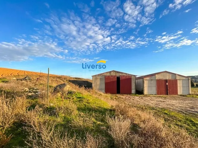 Finca Rústica en Zalduendo (Arlanzón - Burgos) con Naves y M